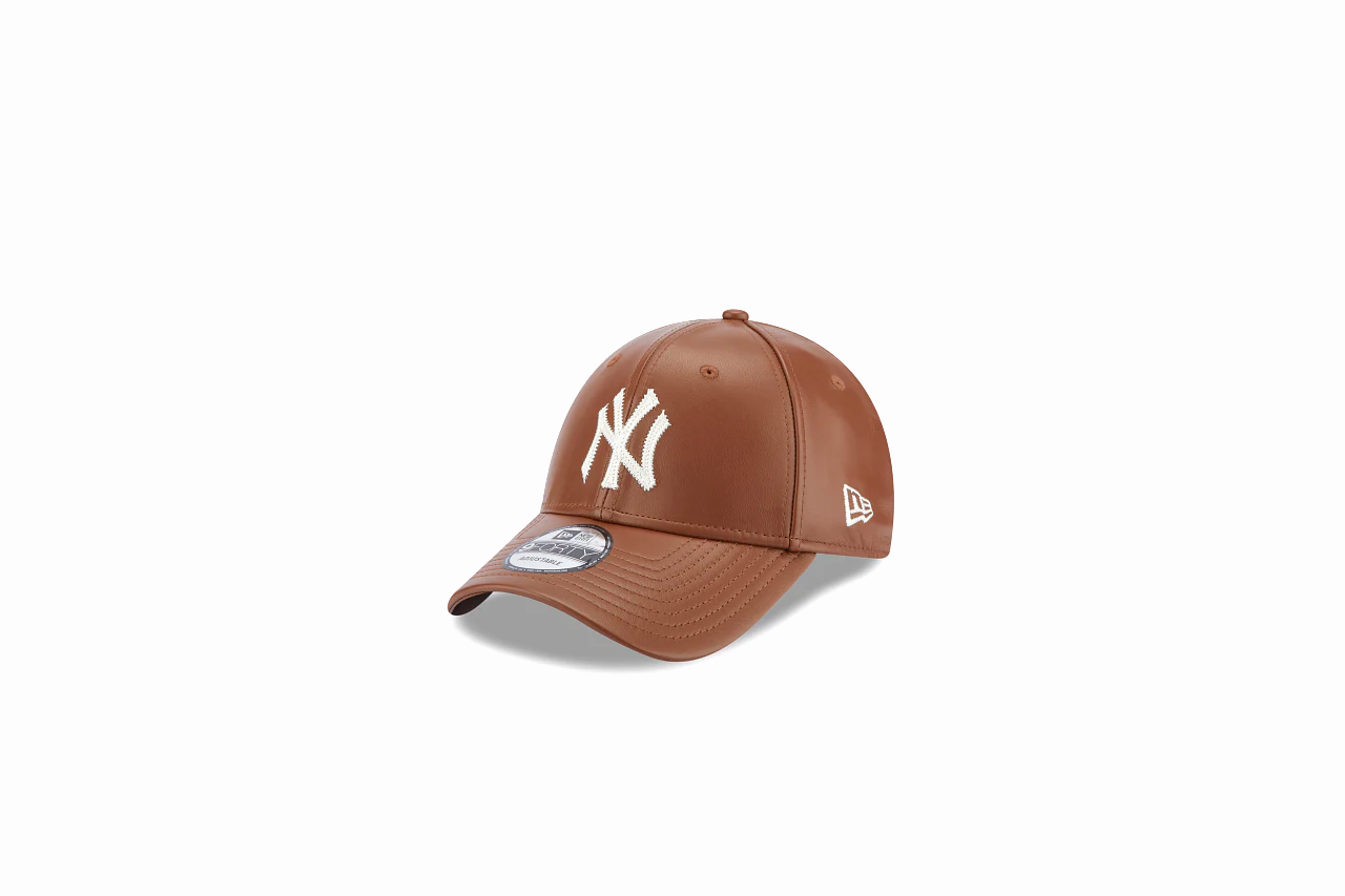 New Era New York Yankees MLB Leather 9Forty Strapback Cap