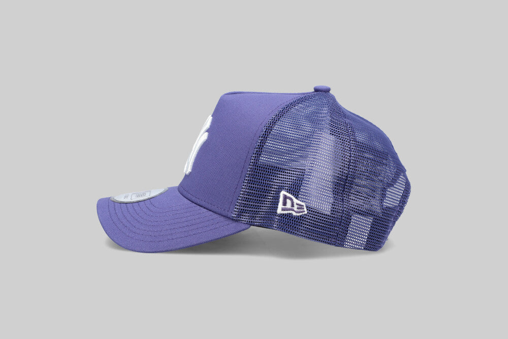 New York Yankees MLB League Essentials 9Forty AF Trucker Snapback