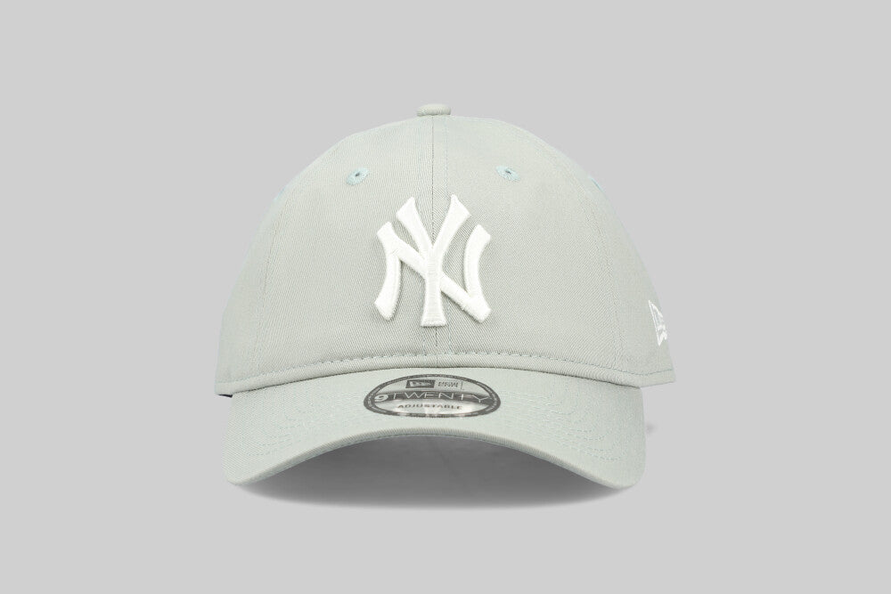 New York Yankees MLB League Essentials 9TWenty Strapback Cap